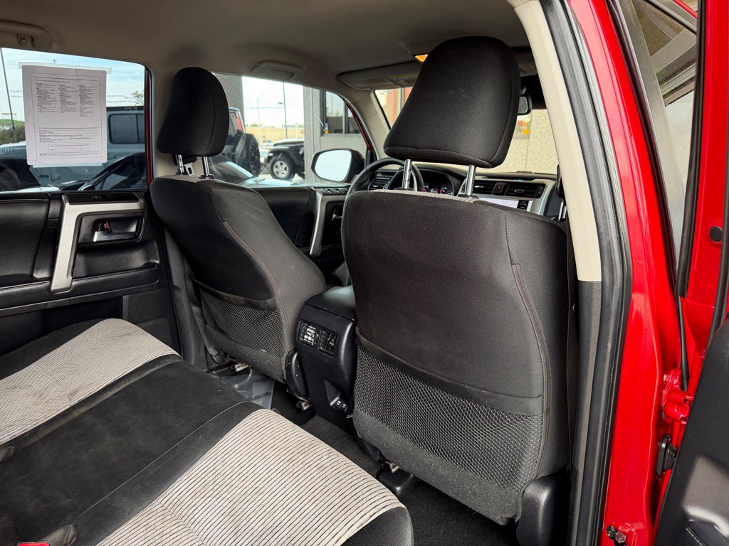 2021 Toyota 4Runner Image 27