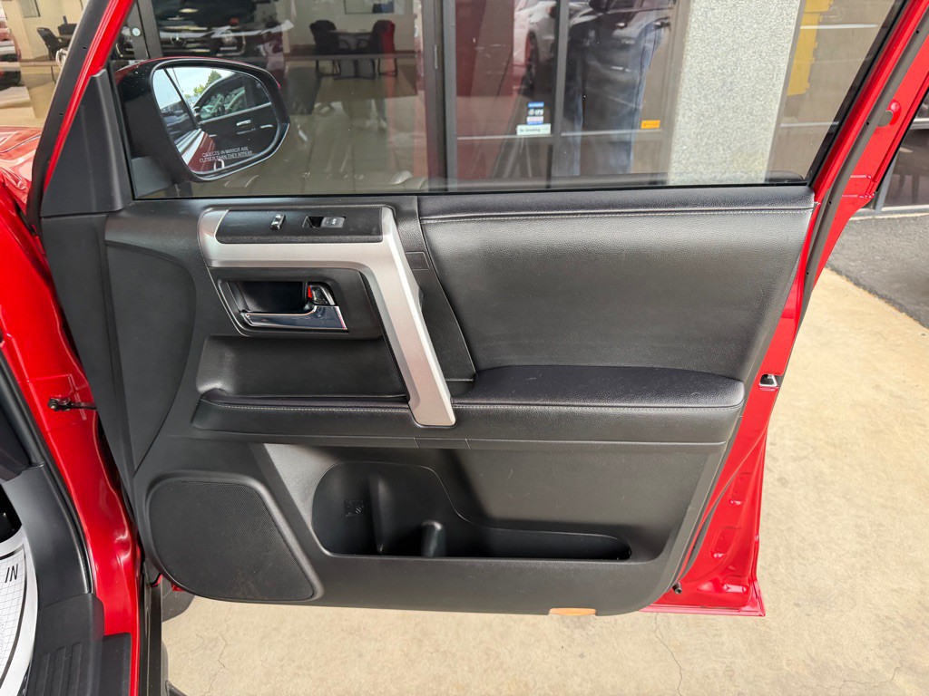 2021 Toyota 4Runner Image 32
