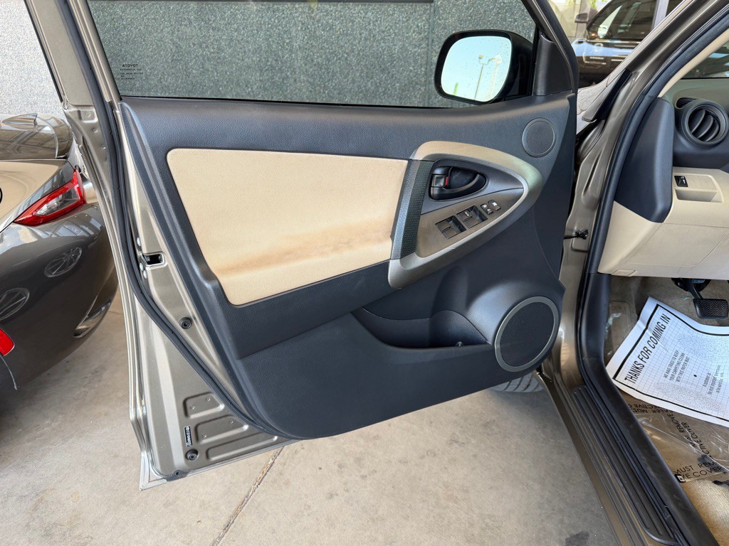 2011 Toyota Rav4 Image 14