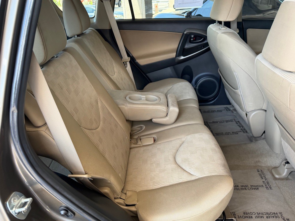 2011 Toyota Rav4 Image 24