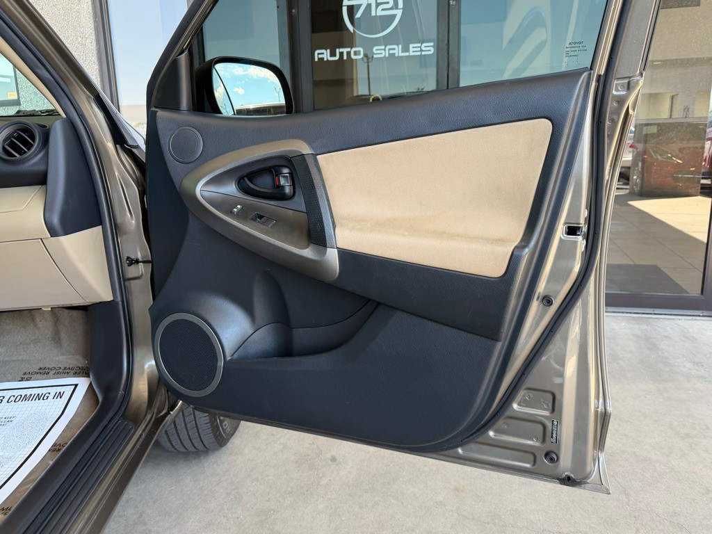 2011 Toyota Rav4 Image 31