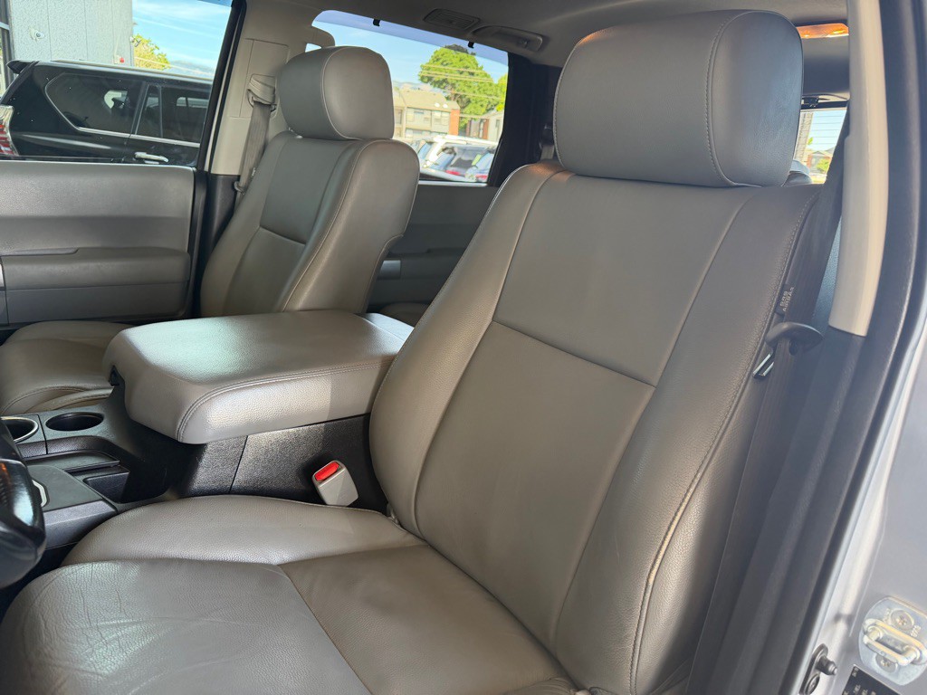 2018 Toyota Sequoia Image 6