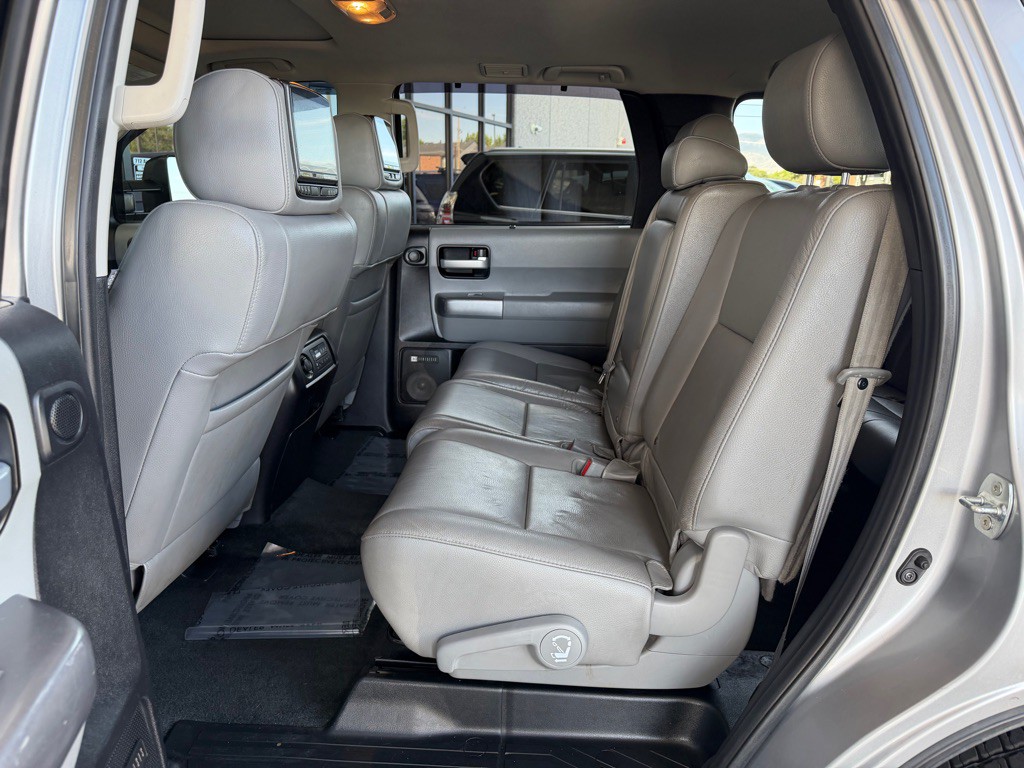 2018 Toyota Sequoia Image 21
