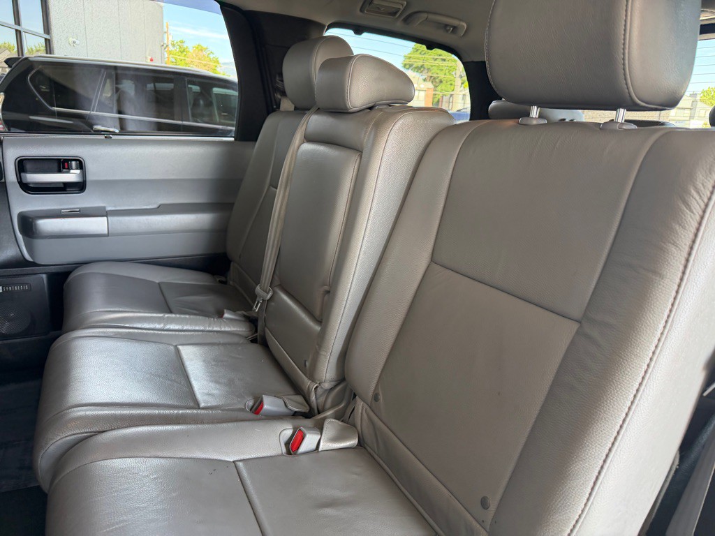 2018 Toyota Sequoia Image 22