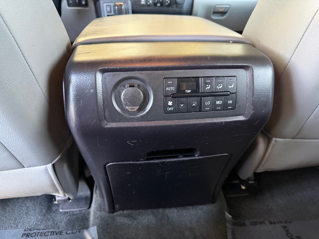 2018 Toyota Sequoia Image 24
