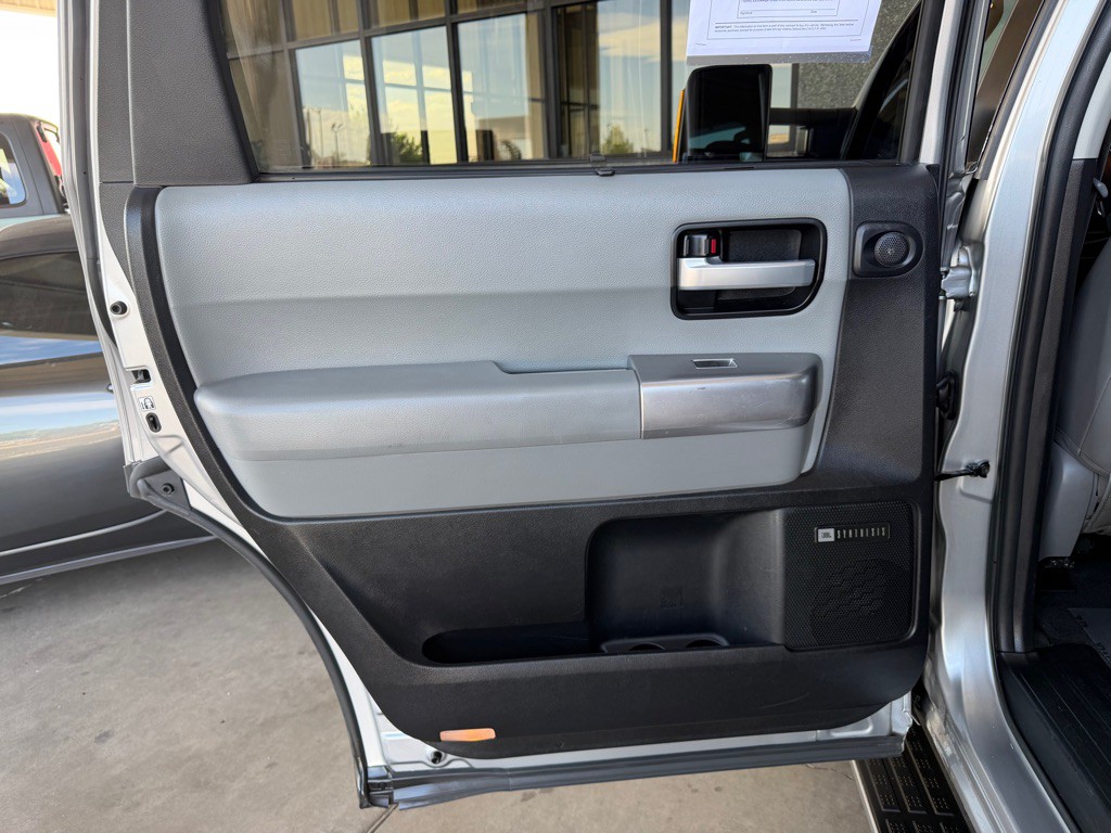 2018 Toyota Sequoia Image 30