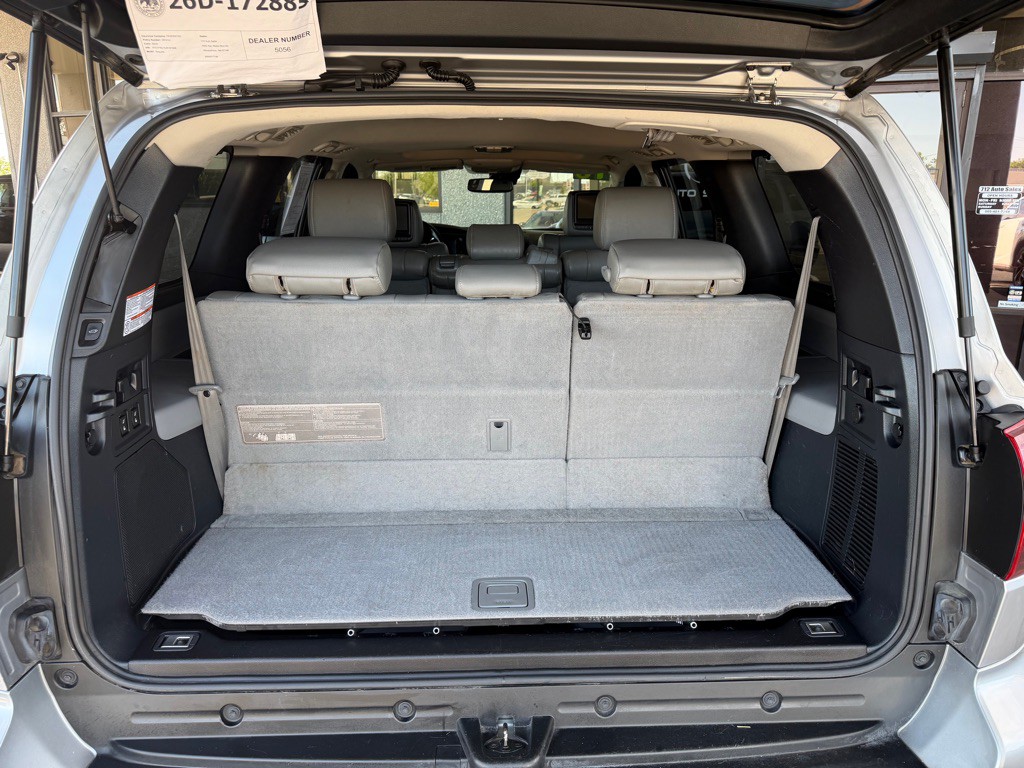 2018 Toyota Sequoia Image 32