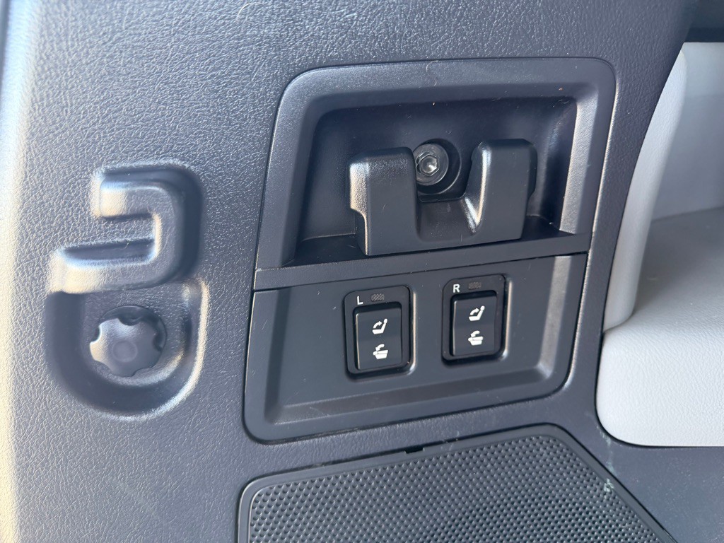 2018 Toyota Sequoia Image 34