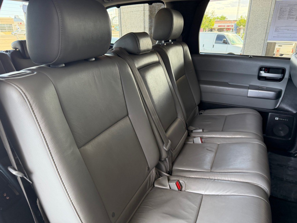 2018 Toyota Sequoia Image 36