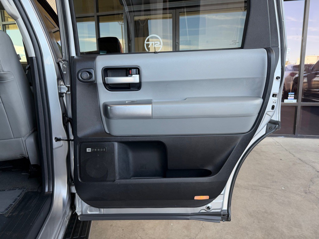 2018 Toyota Sequoia Image 38