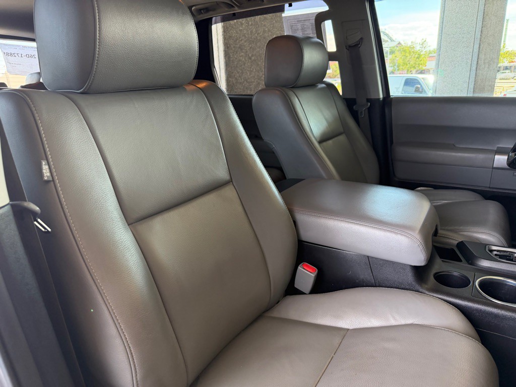 2018 Toyota Sequoia Image 40