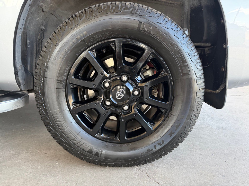 2018 Toyota Sequoia Image 63