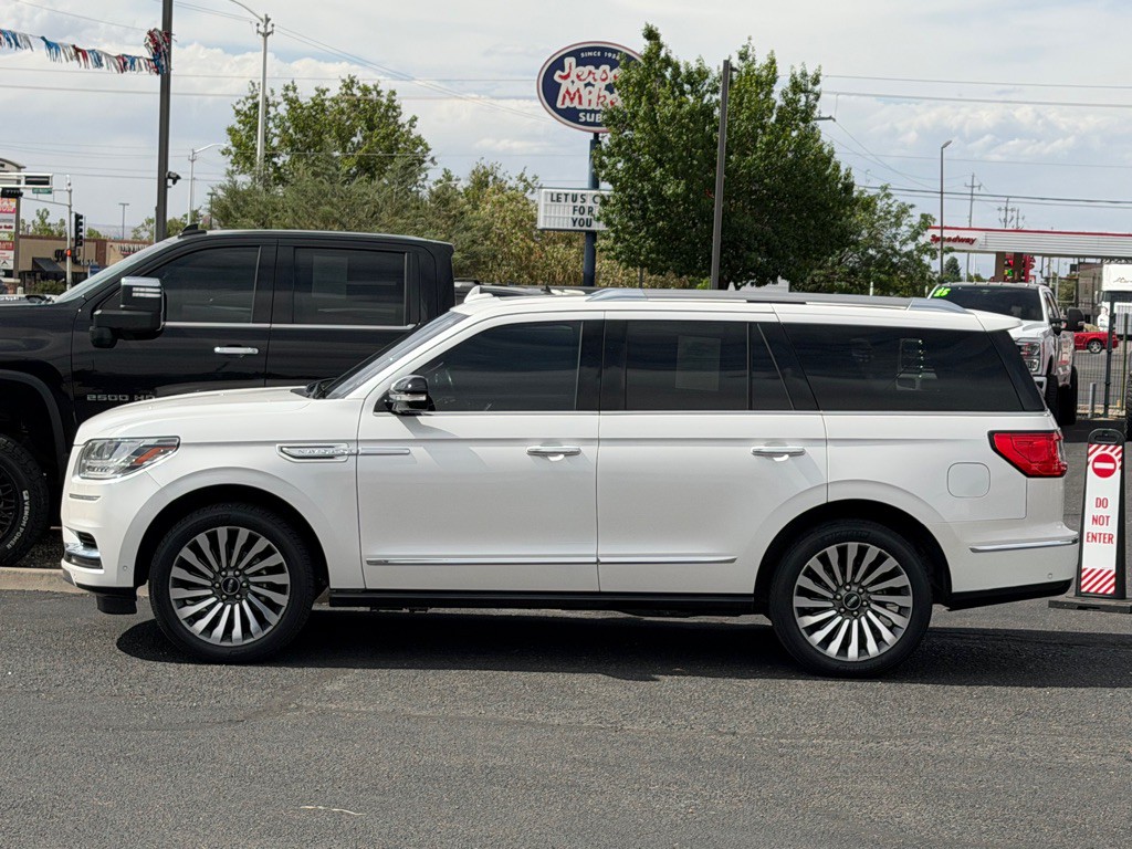 2018 Lincoln Navigator Image 2