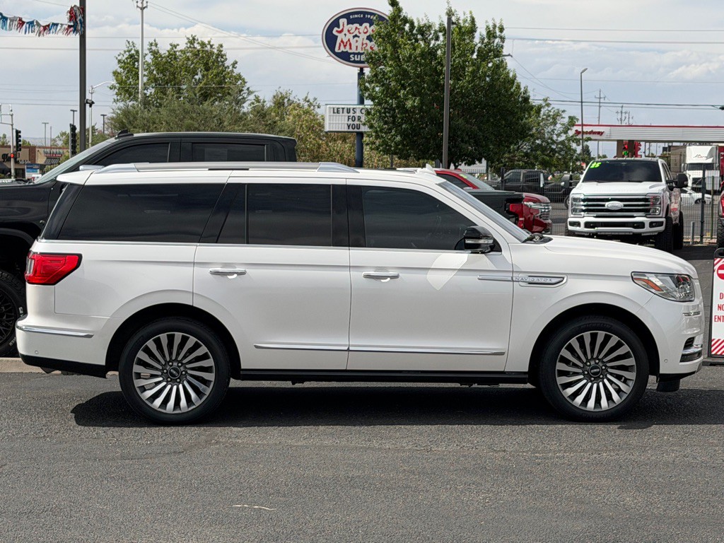 2018 Lincoln Navigator Image 3