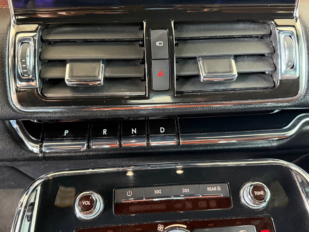 2018 Lincoln Navigator Image 16