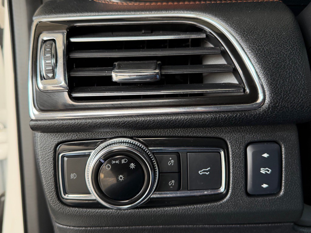 2018 Lincoln Navigator Image 22