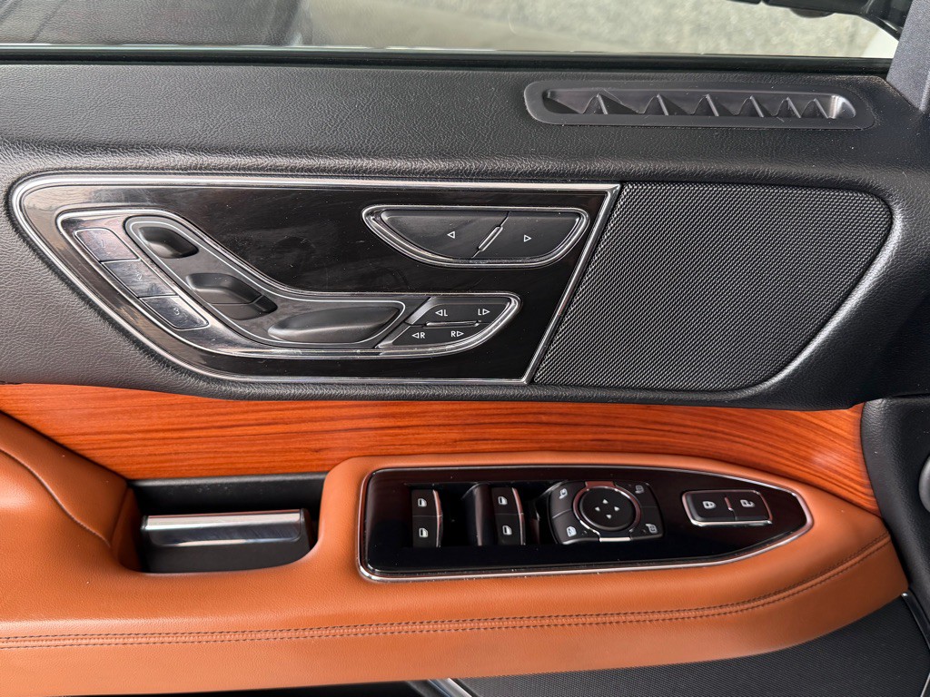 2018 Lincoln Navigator Image 24