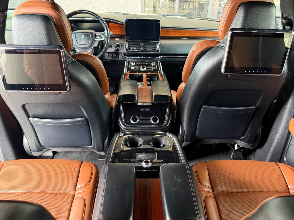 2018 Lincoln Navigator Image 32