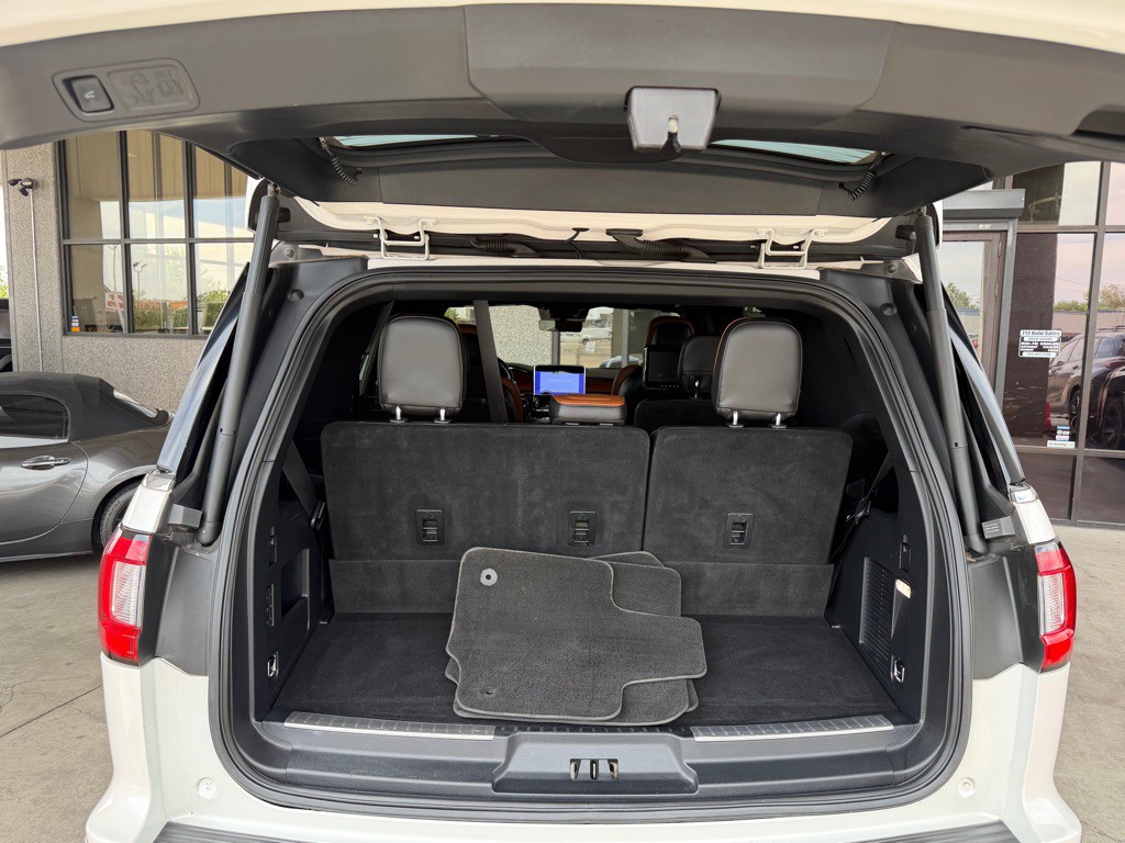 2018 Lincoln Navigator Image 38