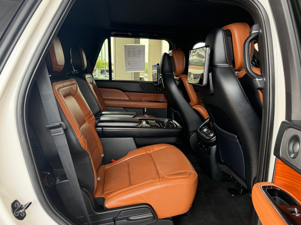 2018 Lincoln Navigator Image 43