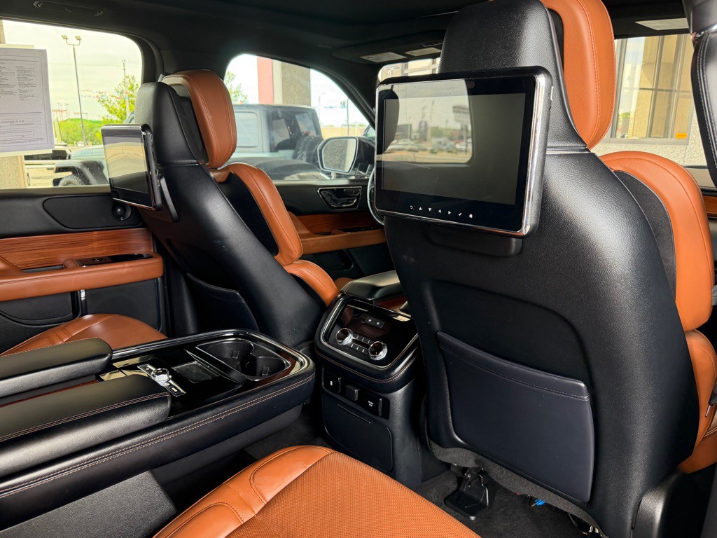 2018 Lincoln Navigator Image 45