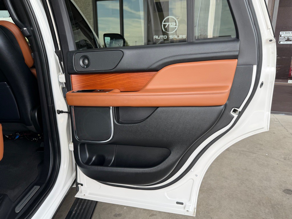 2018 Lincoln Navigator Image 46