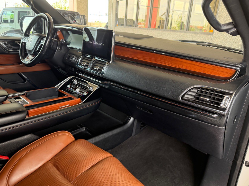 2018 Lincoln Navigator Image 49