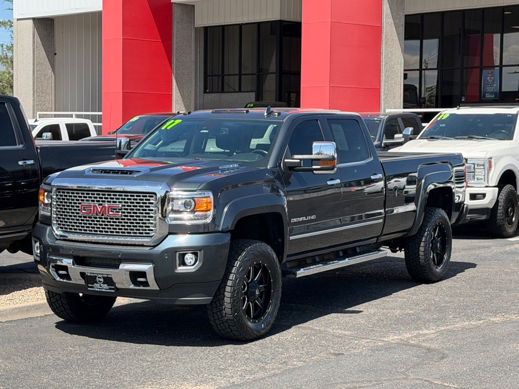 2017 GMC Sierra Image 1