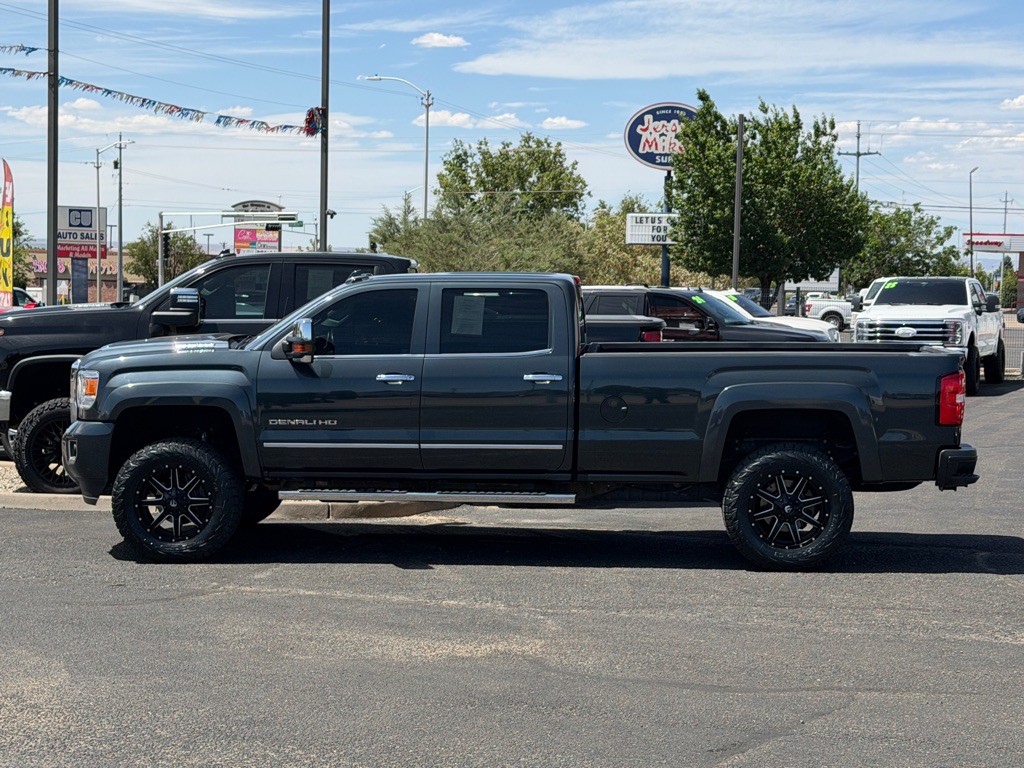 2017 GMC Sierra Image 2