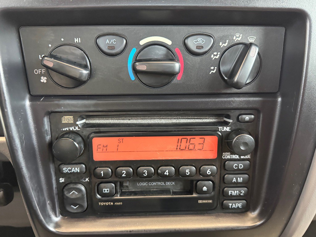 2003 Toyota Tacoma Image 11