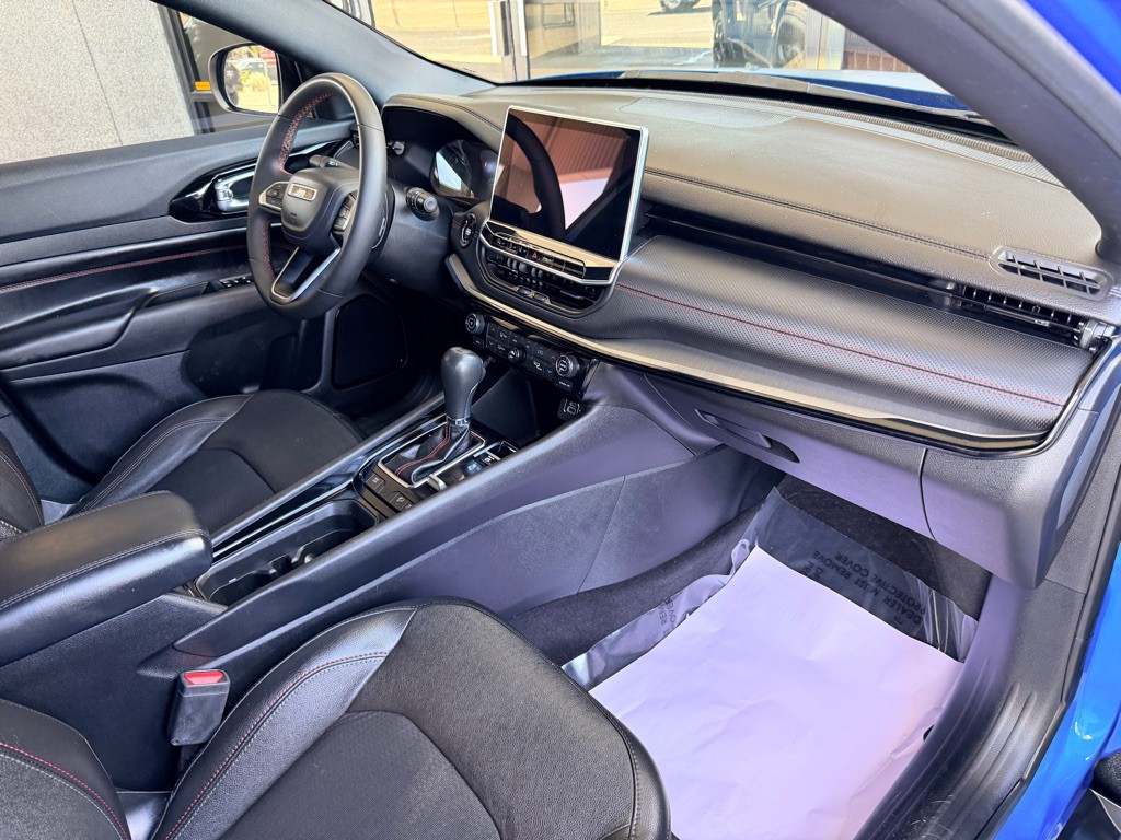 2023 Jeep Compass Image 24
