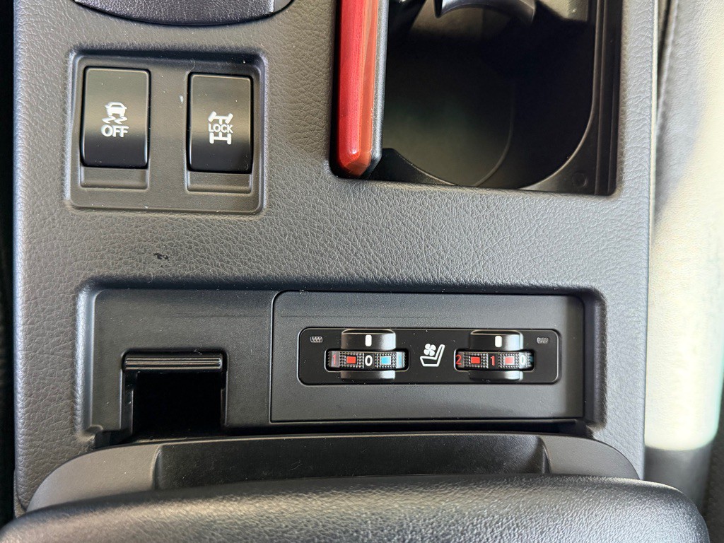2011 Lexus RX Image 16