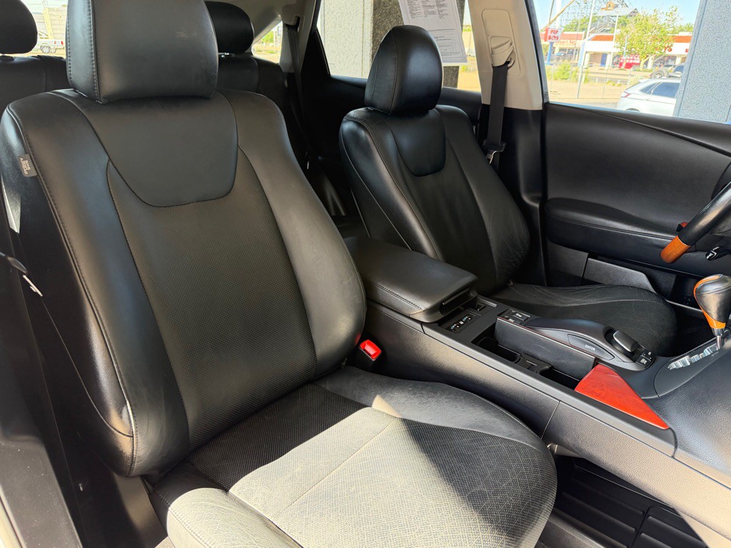 2011 Lexus RX Image 36