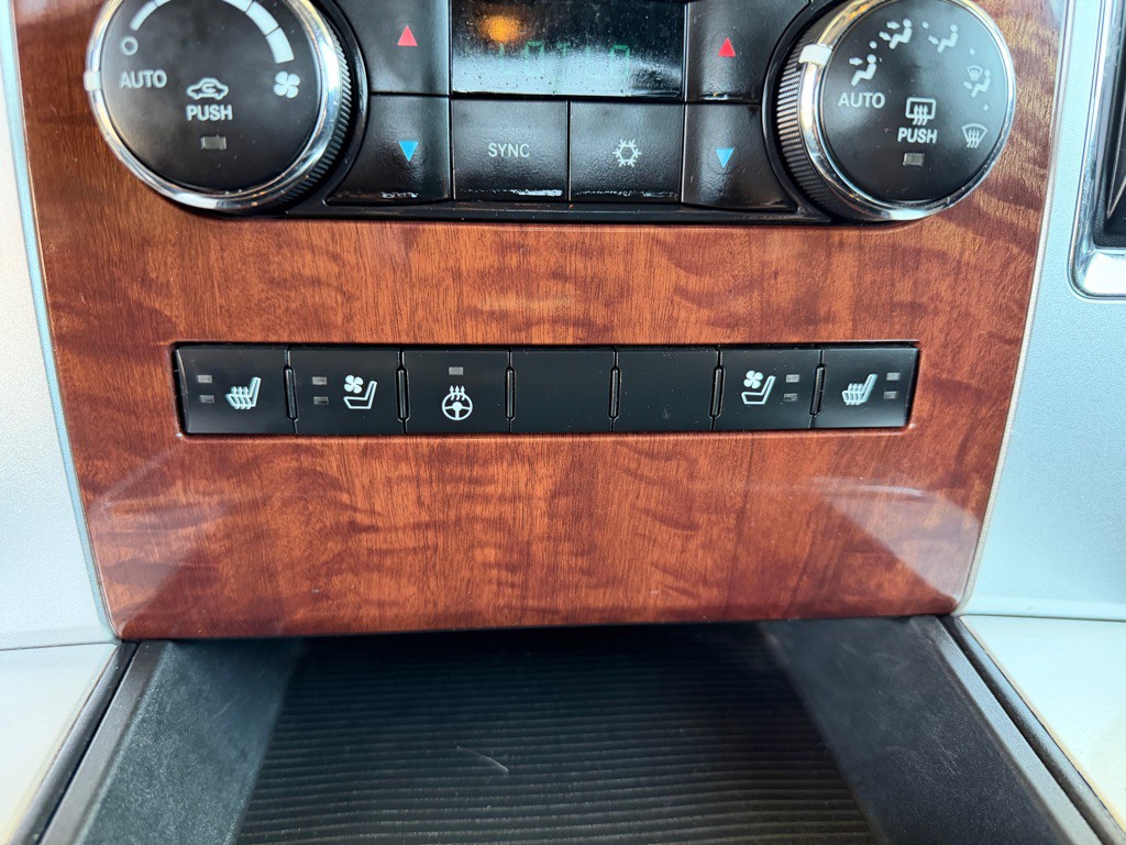 2012 Dodge Ram 3500 Image 16