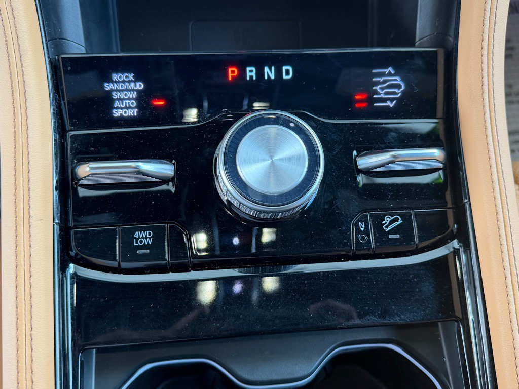 2022 Jeep Grand Cherokee Image 16