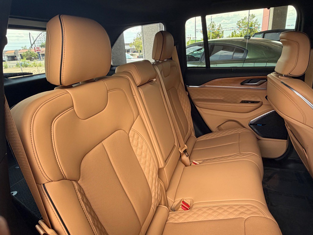2022 Jeep Grand Cherokee Image 35