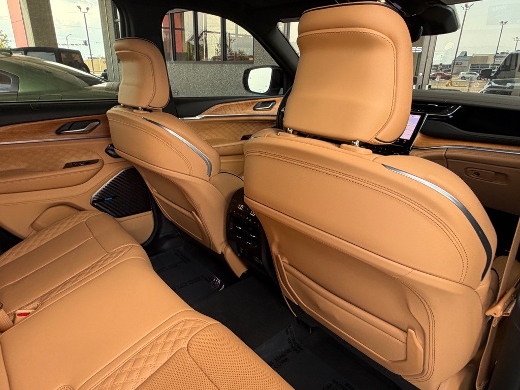 2022 Jeep Grand Cherokee Image 36