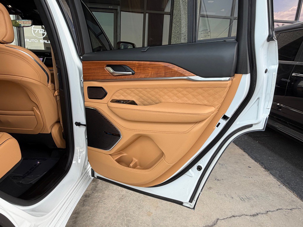 2022 Jeep Grand Cherokee Image 37