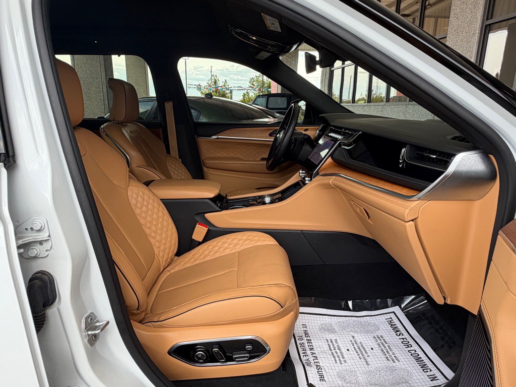 2022 Jeep Grand Cherokee Image 38