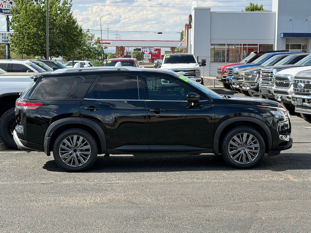 2022 Nissan Pathfinder Image 3