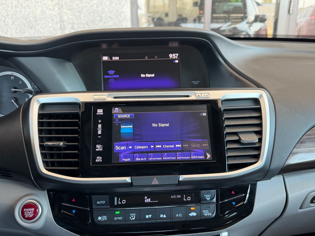 2016 Honda Accord Image 12
