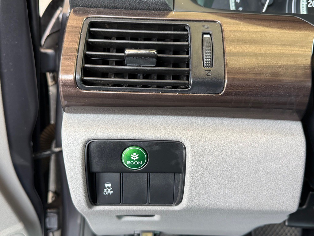 2016 Honda Accord Image 17
