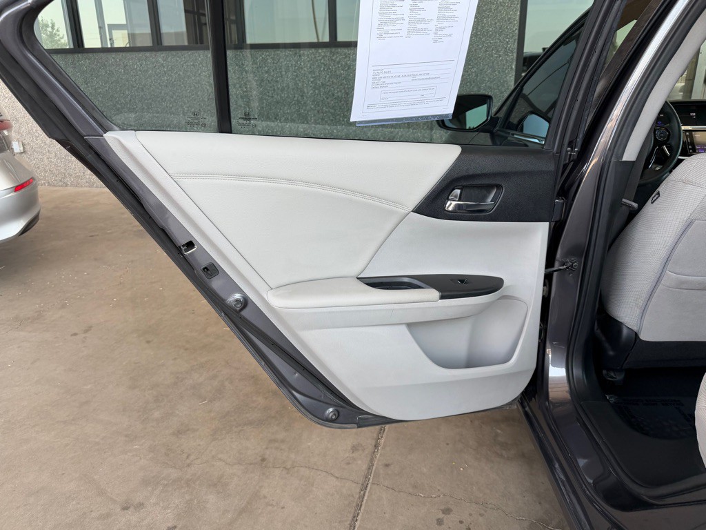 2016 Honda Accord Image 27