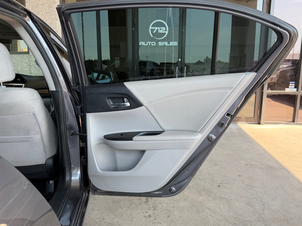2016 Honda Accord Image 34
