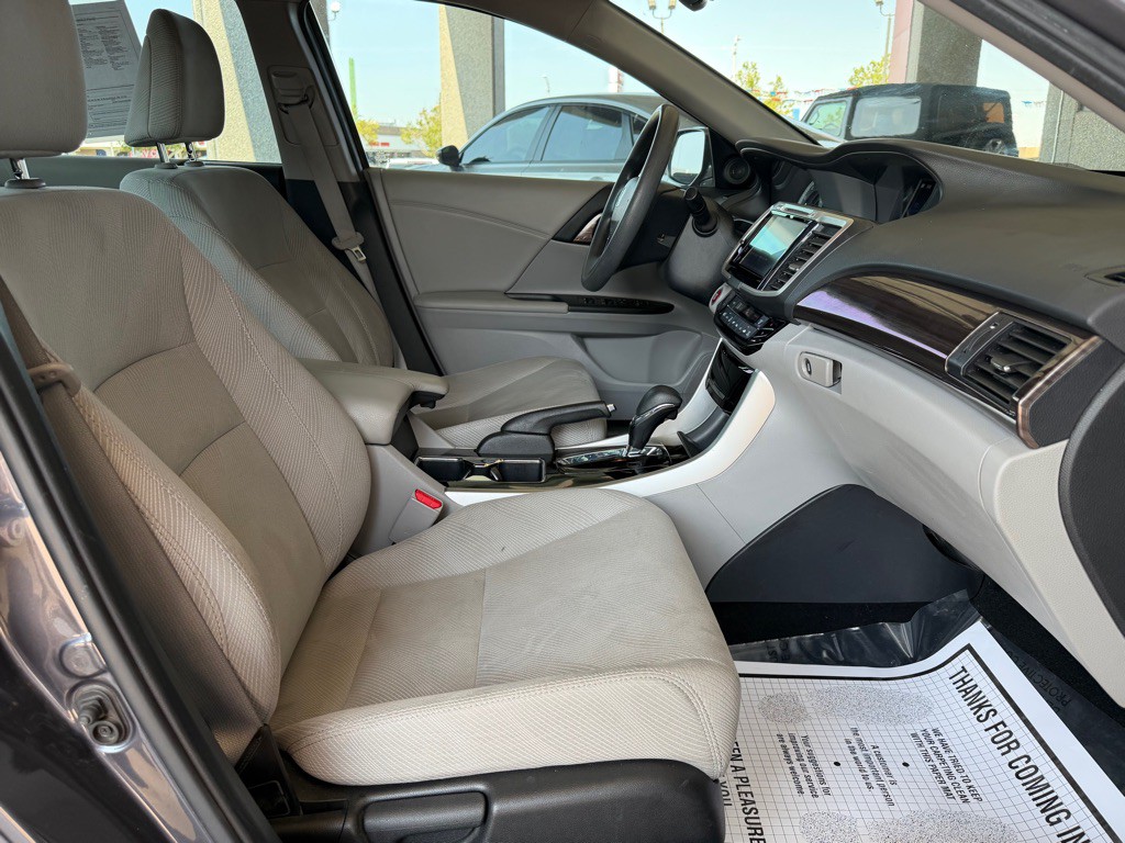 2016 Honda Accord Image 35