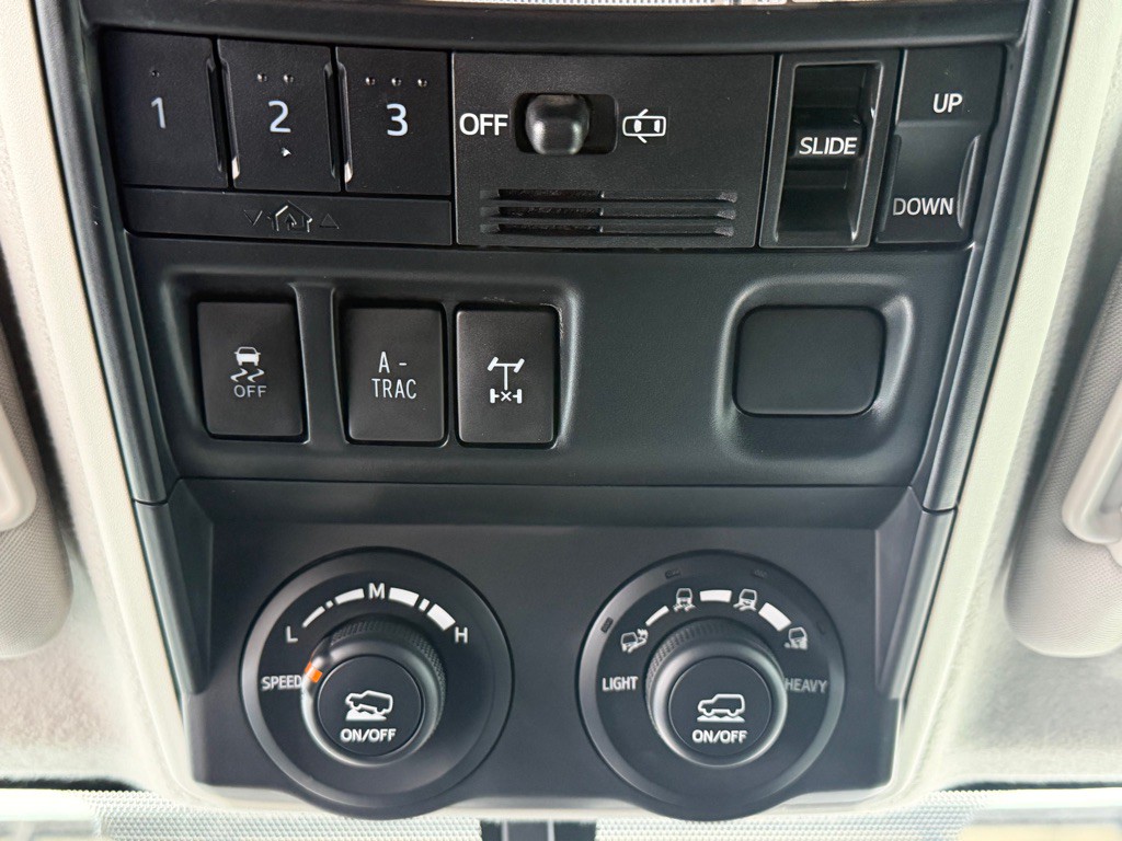 2016 Toyota 4Runner Image 16