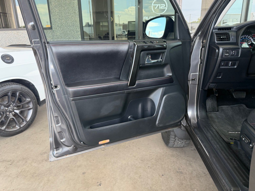 2016 Toyota 4Runner Image 19