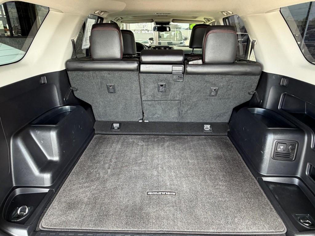 2016 Toyota 4Runner Image 28