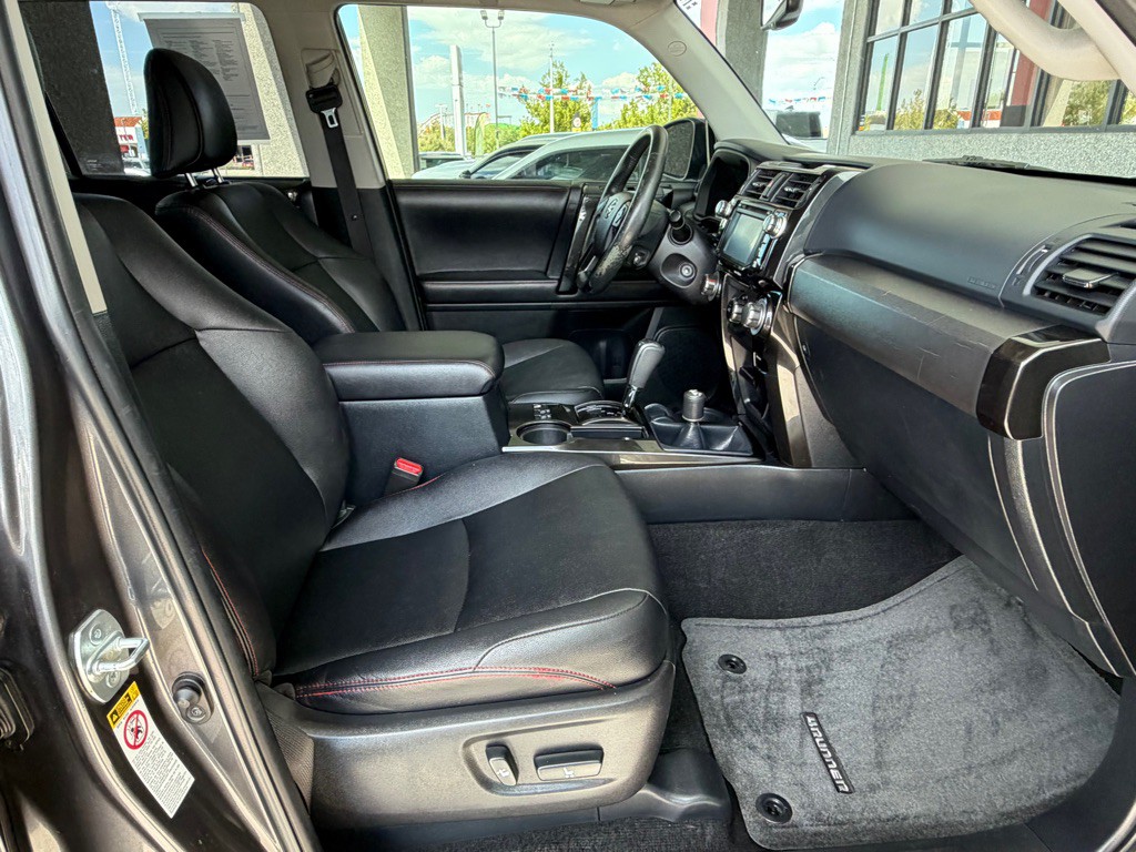 2016 Toyota 4Runner Image 33