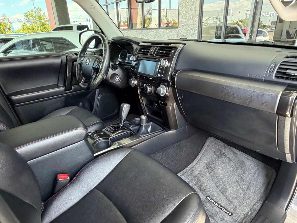 2016 Toyota 4Runner Image 35